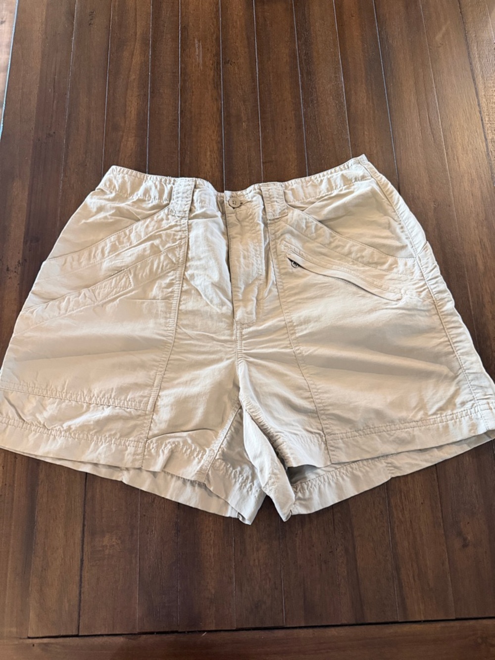 Royal Robbins Women's Cream Cargo Short with Zip Pocket